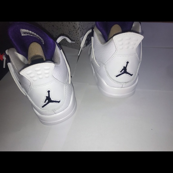 Sold!! Jordan 4 metallic purple comes with og box - Picture 4 of 6